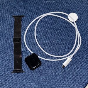 Apple Watch SE 40mm with Aluminum Case